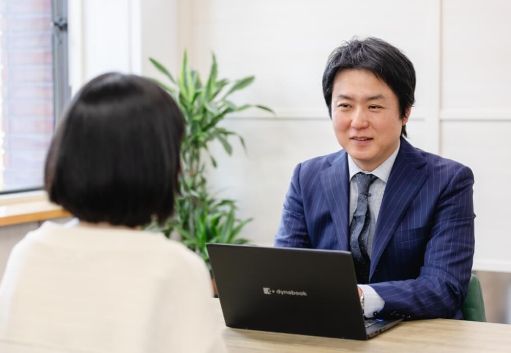 お客様対応中のソルリア税理士事務所ソルリア社会保険労務士法人の代表